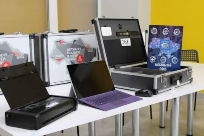 Мобільні валізи для ЦНАПів трьох громад Волині