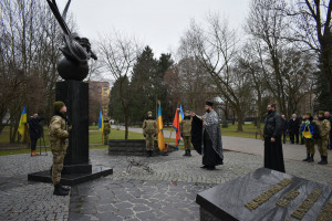 У Луцьку відбулася громадянська панахида до Дня вшанування учасників ліквідації аварії на ЧАЕС - Фото 1