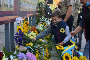 Нехай пам‘ять про усіх захисників України згуртує нас, - на Волині відзначили День пам‘яті захисників - Фото 1