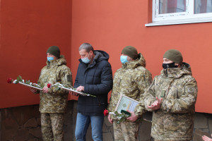 Військовослужбовці Луцького прикордонного загону отримали ключі від квартир - Фото 1