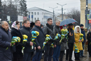 День українського добровольця: в області вшанували пам’ять полеглих в російсько-українській війні та відзначили тих, хто став прикладом мужності та патріотизму - Фото 1