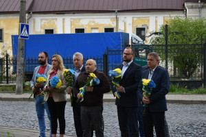 У Луцьку вшанували пам’ять українців, які стали жертвами політичних репресій та українців, які рятували євреїв під час Другої світової війни - Фото 1