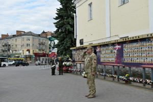 Громадська панахида за загиблими у російсько-українській війні: в області вшанували пам’ять військових, які загинули в зоні АТО/ООС - Фото 1