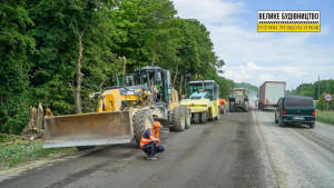 «Велике будівництво»: дорожники розпочали відновлення автомагістралі М-19 у селищі Голоби. ФОТО/ВІДЕО - Фото 1