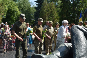 Без права на забуття: у Луцьку вшанували жертв Другої світової війни - Фото 1