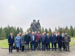 Голова облдержадміністрації Юрій Погуляйко привітав жителів Берестечка з прийдешніми святами - Фото 1