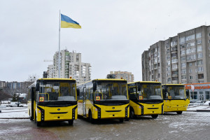 Школи Волині отримали 9 нових автобусів - Фото 1