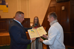 Доки наші військові борються за державу, медики щодня борються за життя і здоров’я кожного з нас - Фото 1