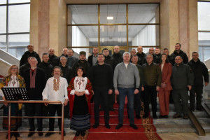 «Ой радуйся, земле, Син Божий народився!»: Волинську ОВА віншували колядками - Фото 1