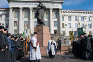 «Не вмирає душа наша, не вмирає воля»: в обласному центрі Волині вшанували пам'ять Кобзаря - Фото 1
