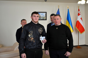 Юрій Погуляйко зустрівся із волинськими спортсменами-призерами Чемпіонату світу із змішаних єдиноборств та Майстрами спорту України зі змішаних єдиноборств (ММА) - Фото 1