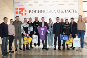 «Тому, хто стукає, відчиняють»: представники обласної влади зустрілися з юними футболістами - Фото 1