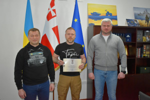 «За оборону України»: на Волині вручили відзнаки Президента України волонтерам із Латвійської Республіки - Фото 1