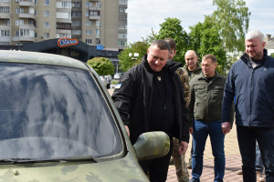 Ще два авто для бійців 100 бригади днями доставлять на передову - Фото 1