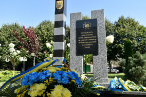 У Луцьку відкрили пам’ятний знак прикордонникам, які загинули за незалежність України - Фото 1