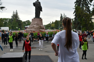 Масова розминка та крос першокурсника: у ВНУ імені Лесі Українки відзначили Міжнародний день студентського спорту - Фото 1