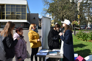 «Скажи чесно, ти як?»: у Луцьку містян навчали піклуватись про ментальне здоров’я - Фото 1