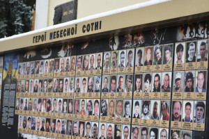 Пам’ятаємо та продовжуємо боротьбу: на Волині згадали події у 2004 і 2013 років та вшанували пам'ять Героїв Небесної Сотні - Фото 1