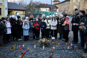 Об'єднані національною пам'яттю, волиняни вшанували пам'ять жертв Голодоморів - Фото 1