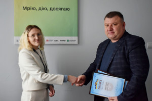 Сонячні панелі та мобільні валізи у ЦНАПах: заступниця голови ОДА подякувала представникам «Фонду Східна Європа» за співпрацю - Фото 1