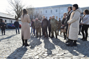 Місто, що лікує: для українських воїнів організували першу в цьому році екскурсію - Фото 1