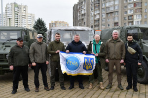 Військовим передали три всюдиходи - Фото 1