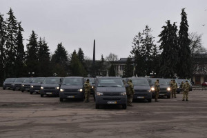 50 автомобілів – для виконання бойових завдань на передовій - Фото 1